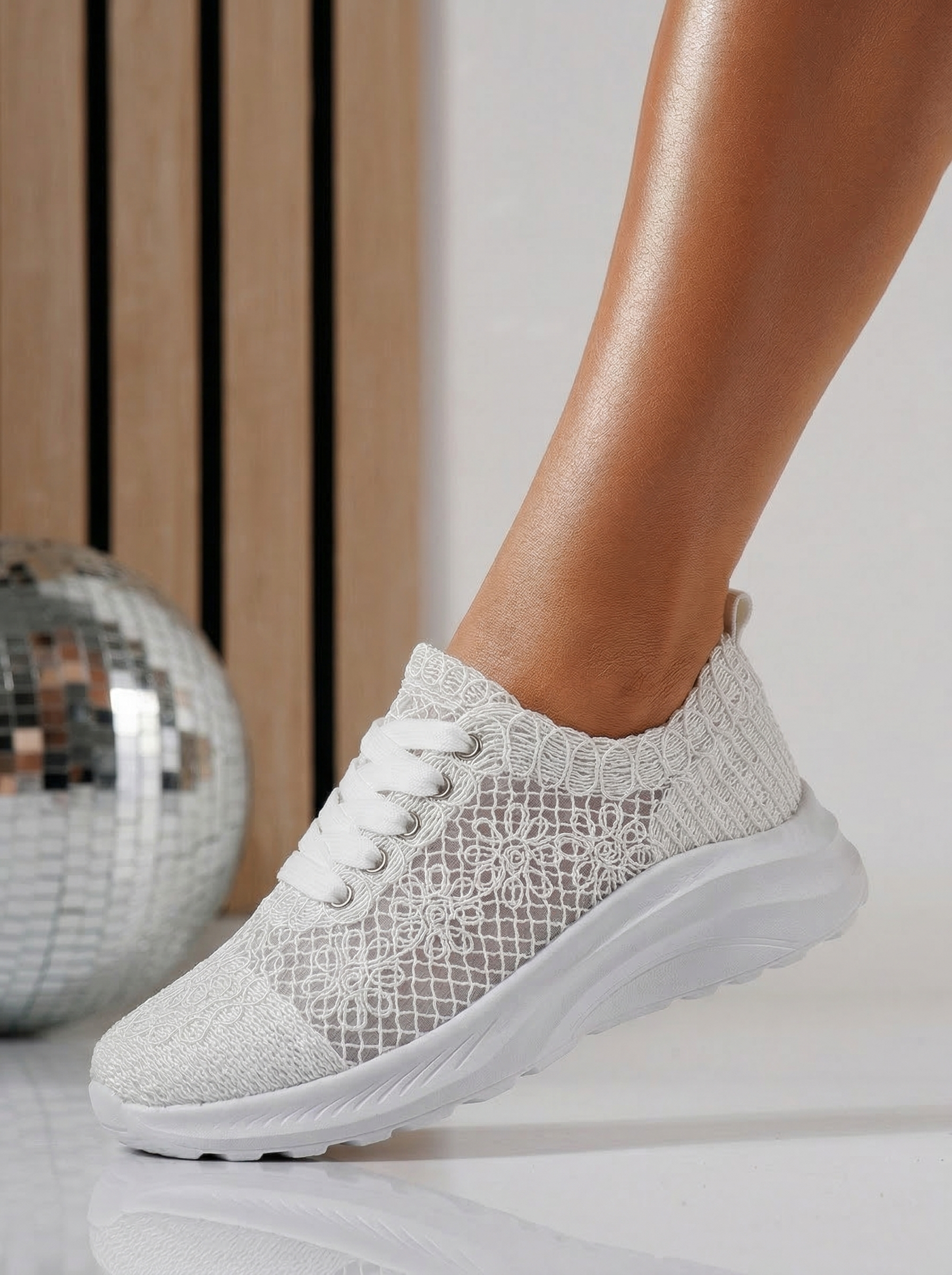 Дамски бели текстилни маратонки Yuri #24655