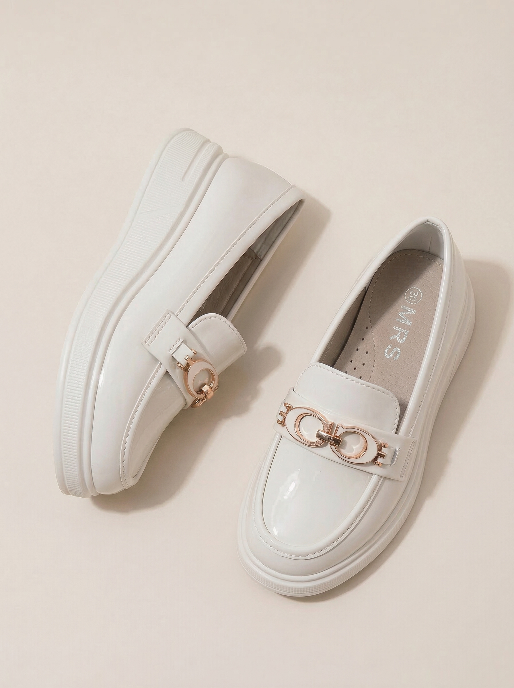 Бели момичешки обувки от екологична лачена кожа Андреина #24629