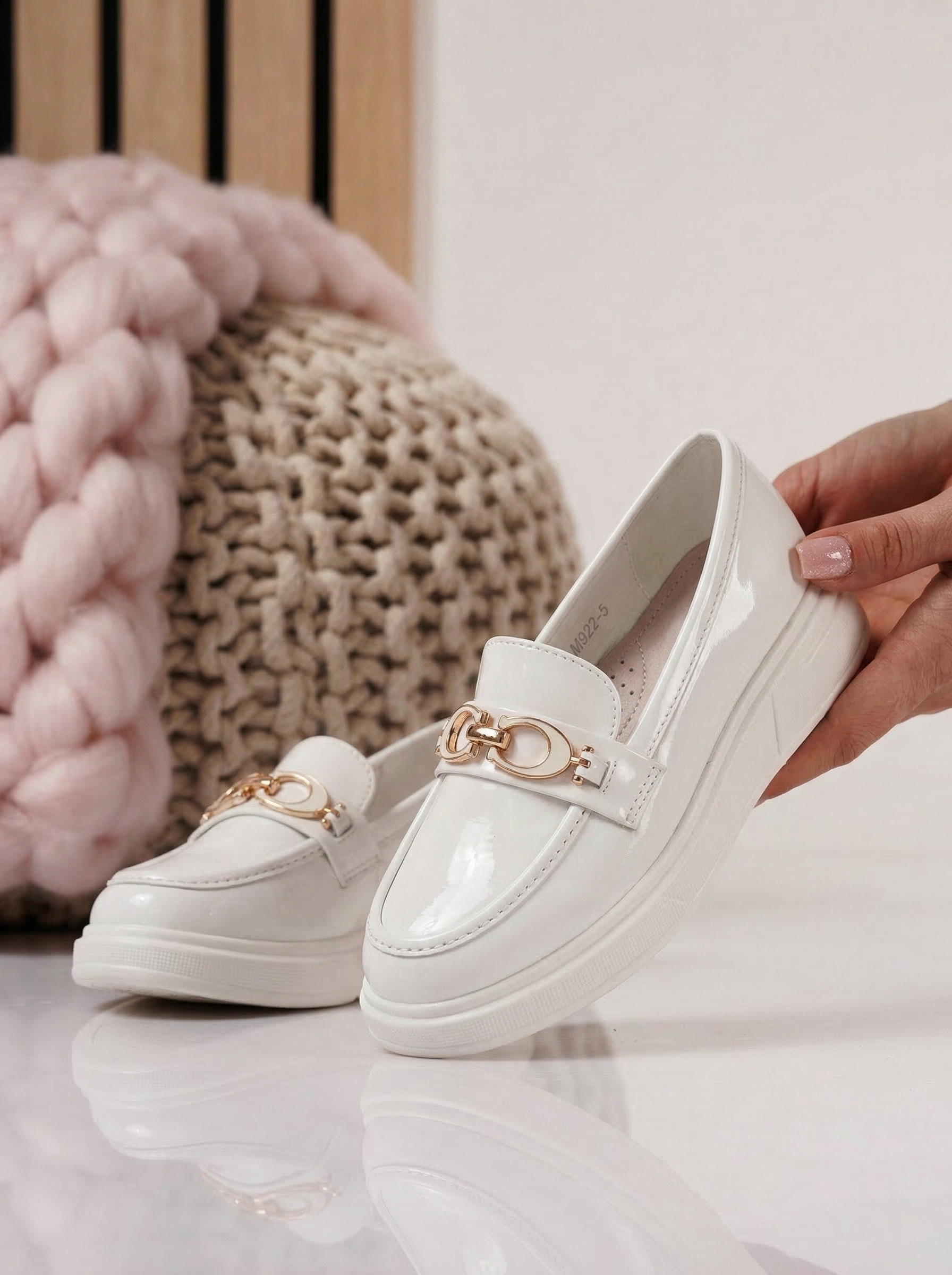 Бели момичешки обувки от екологична лачена кожа Андреина #24629