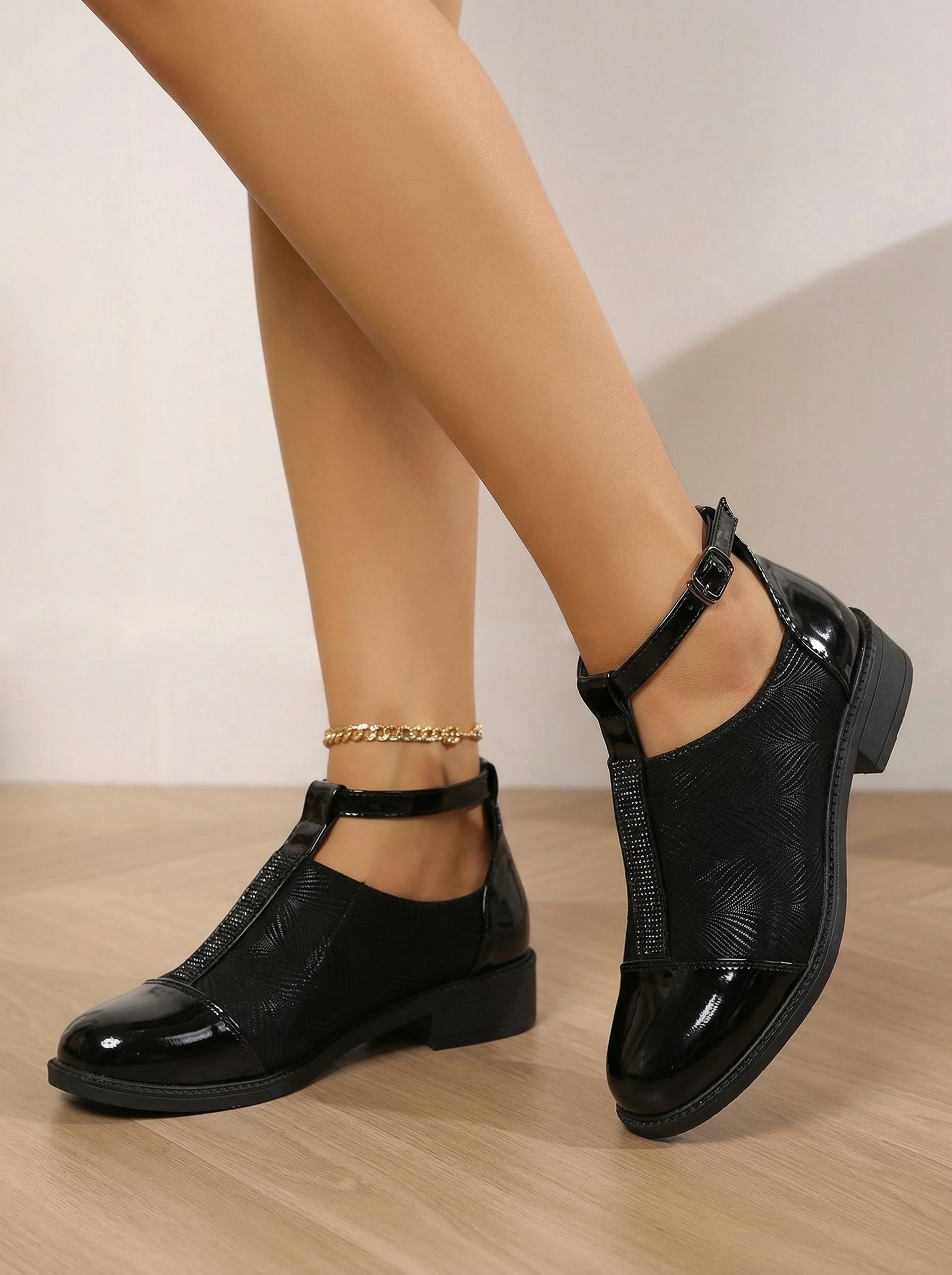 Дамски черни ежедневни обувки от лачена кожа Кара #24661