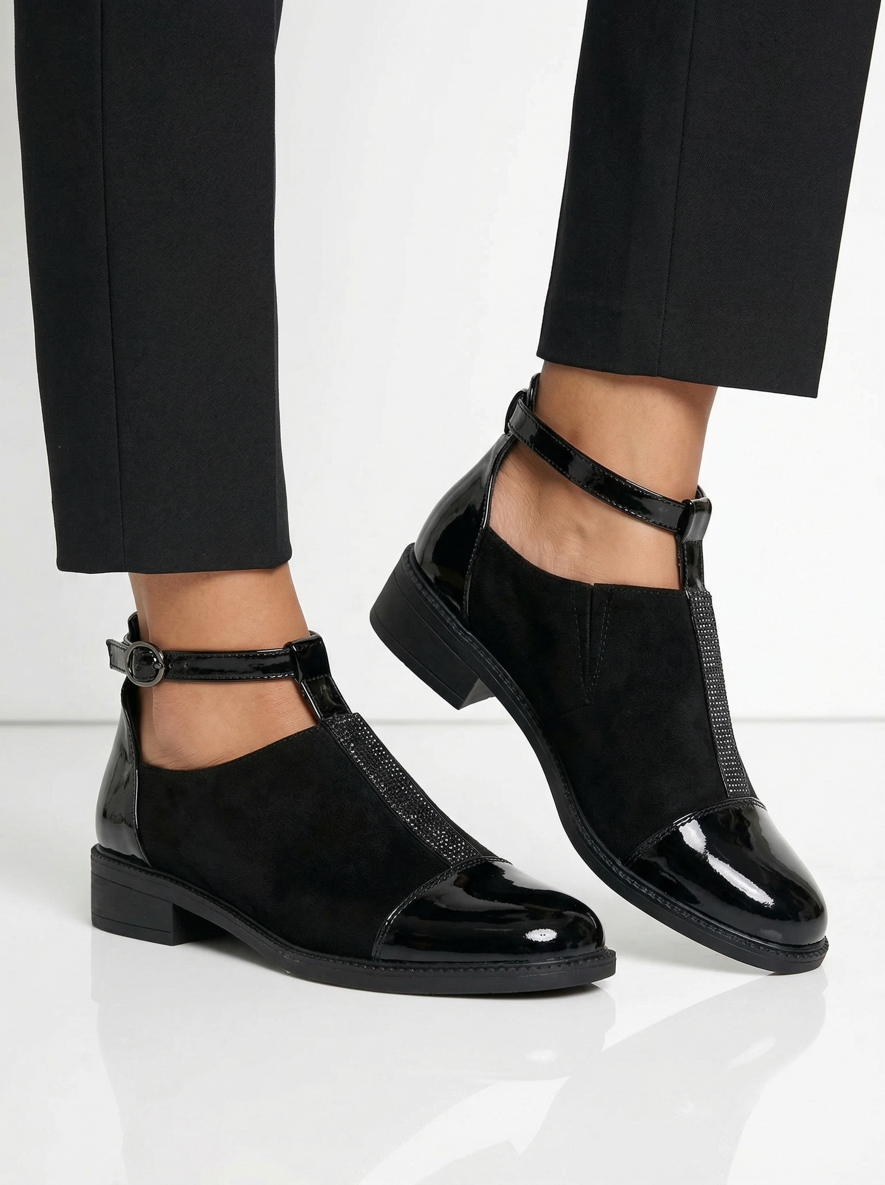 Дамски черни ежедневни обувки от лачена кожа Кара #24662