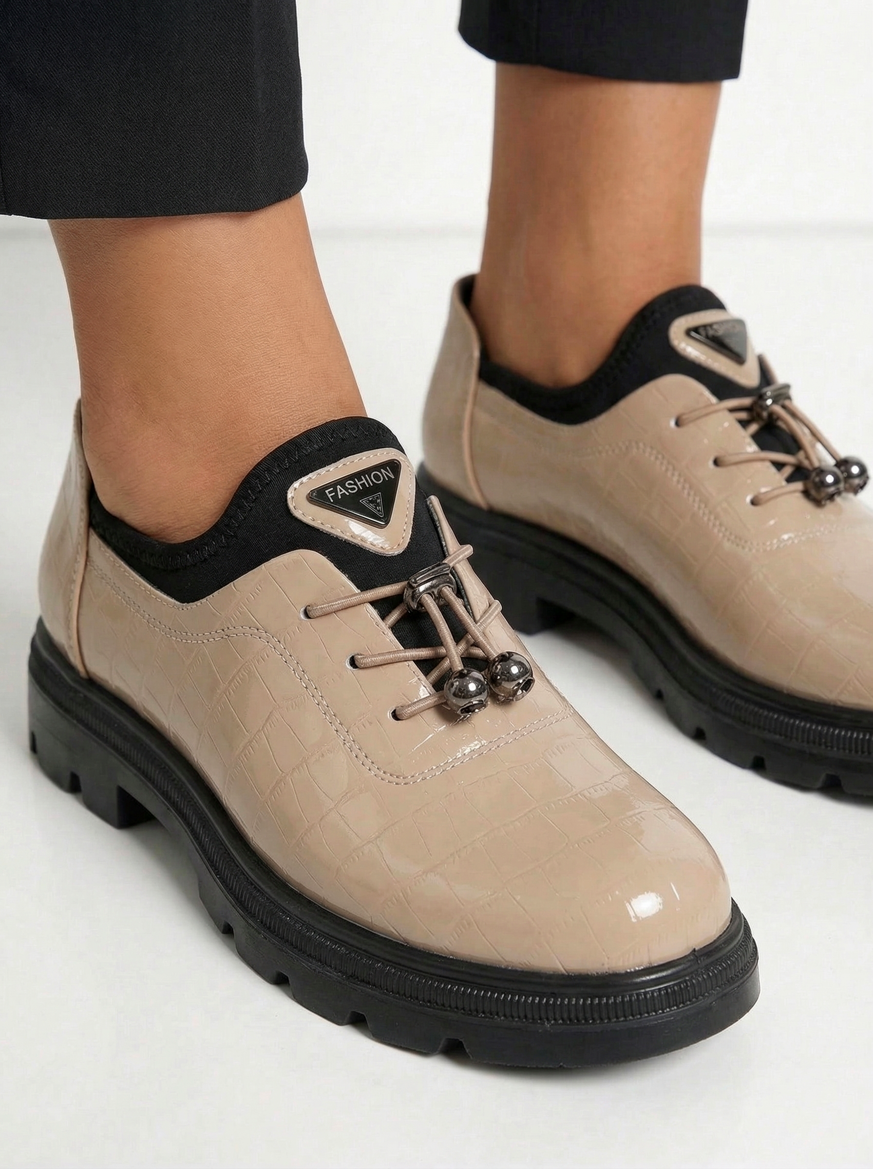 дамски бежови ежедневни обувки от лачена кожа Mariah #24605