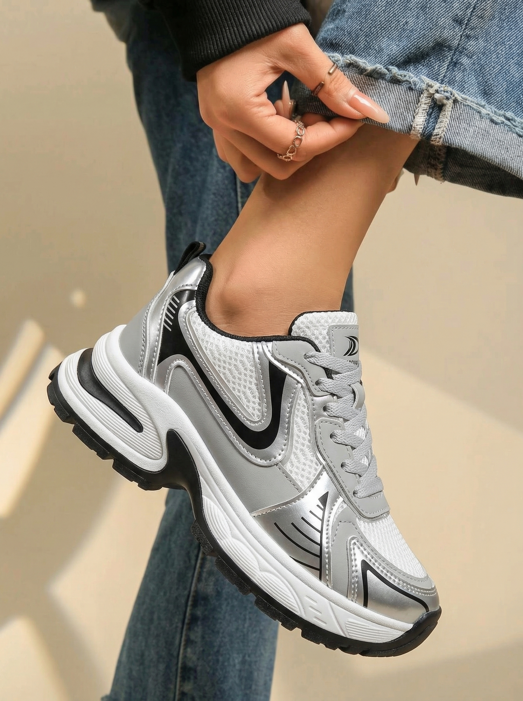 Дамски маратонки сребристи от еко кожа Lumi #20105