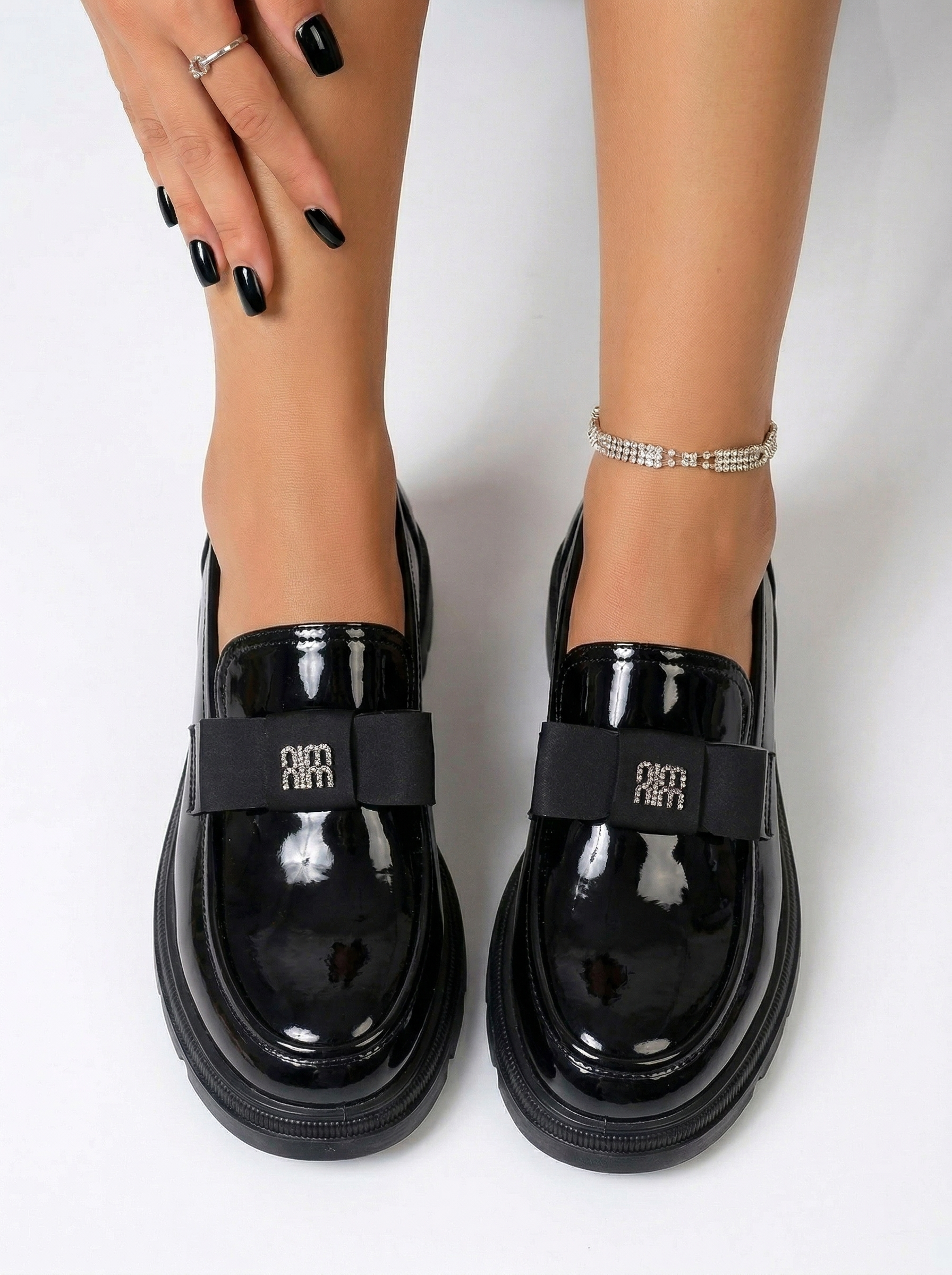 Всекидневни дамски обувки черни от лачена еко кожа Aeliana #24665