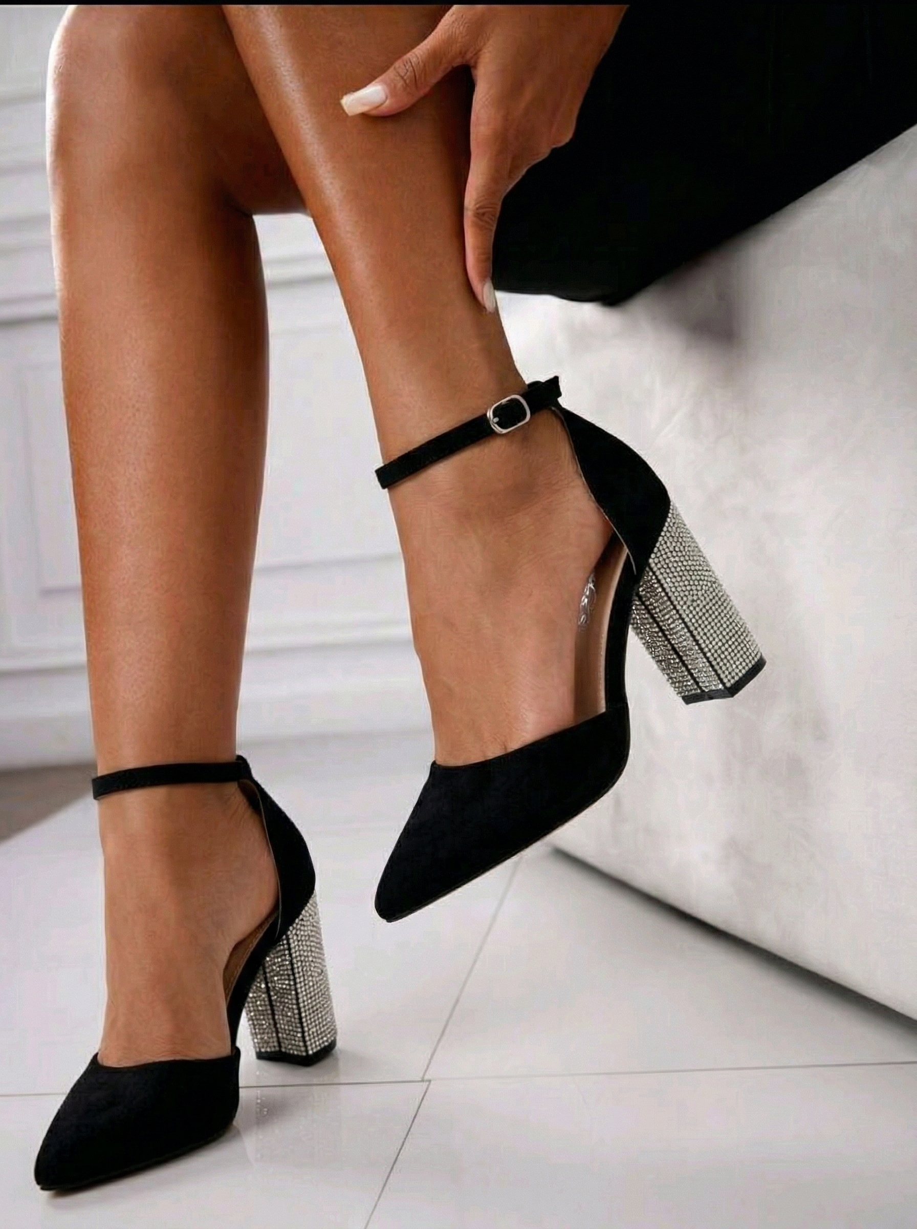 Дамски обувки с ток черни от обърната еко кожа Liorra #24676