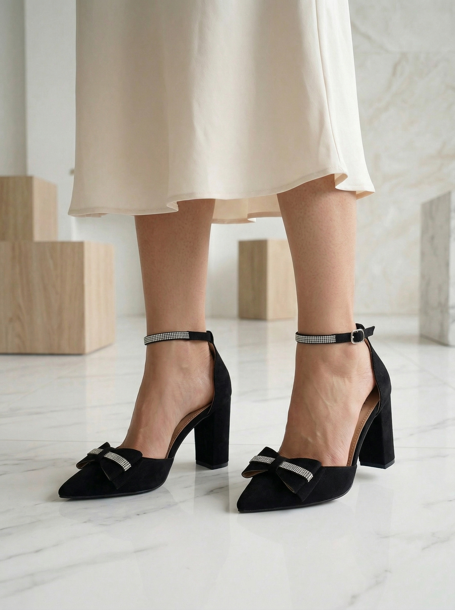 Дамски обувки с ток черни от обърната еко кожа Elis #24672