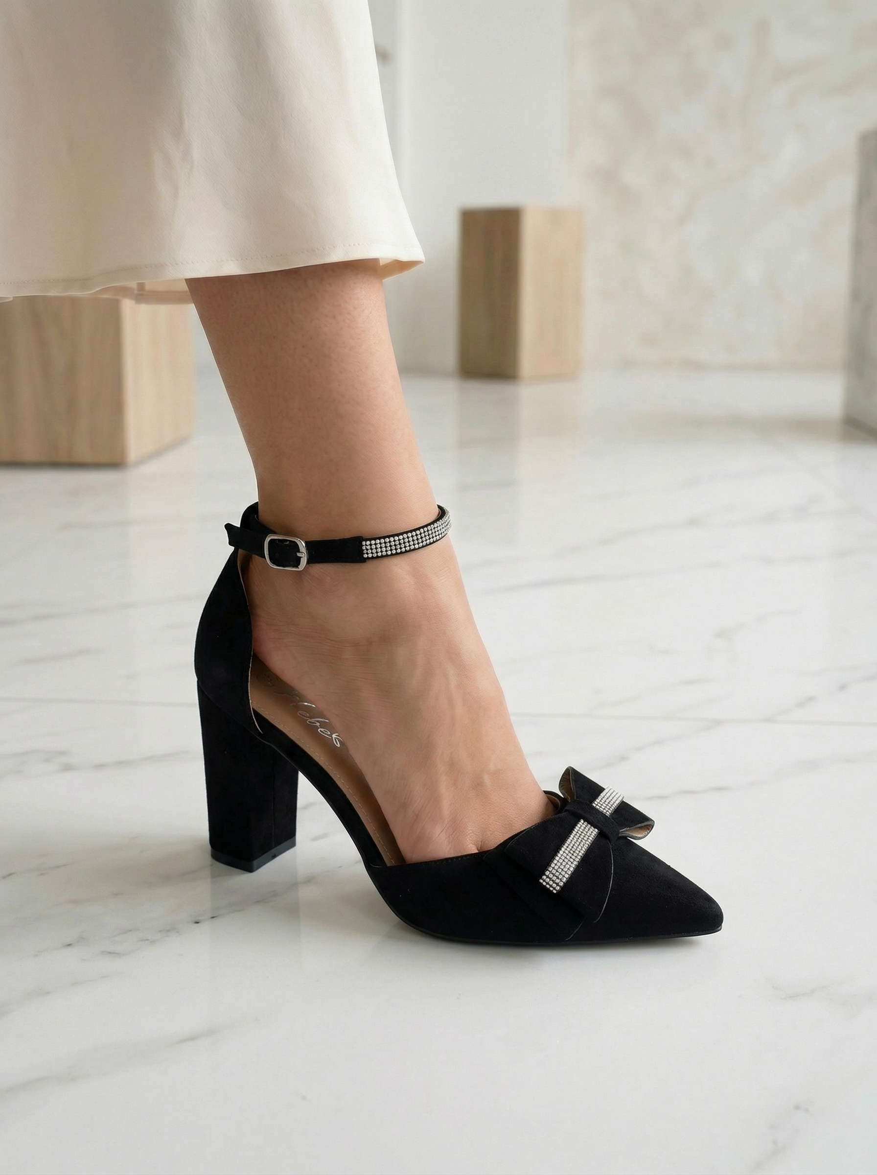 Дамски обувки с ток черни от обърната еко кожа Elis #24672