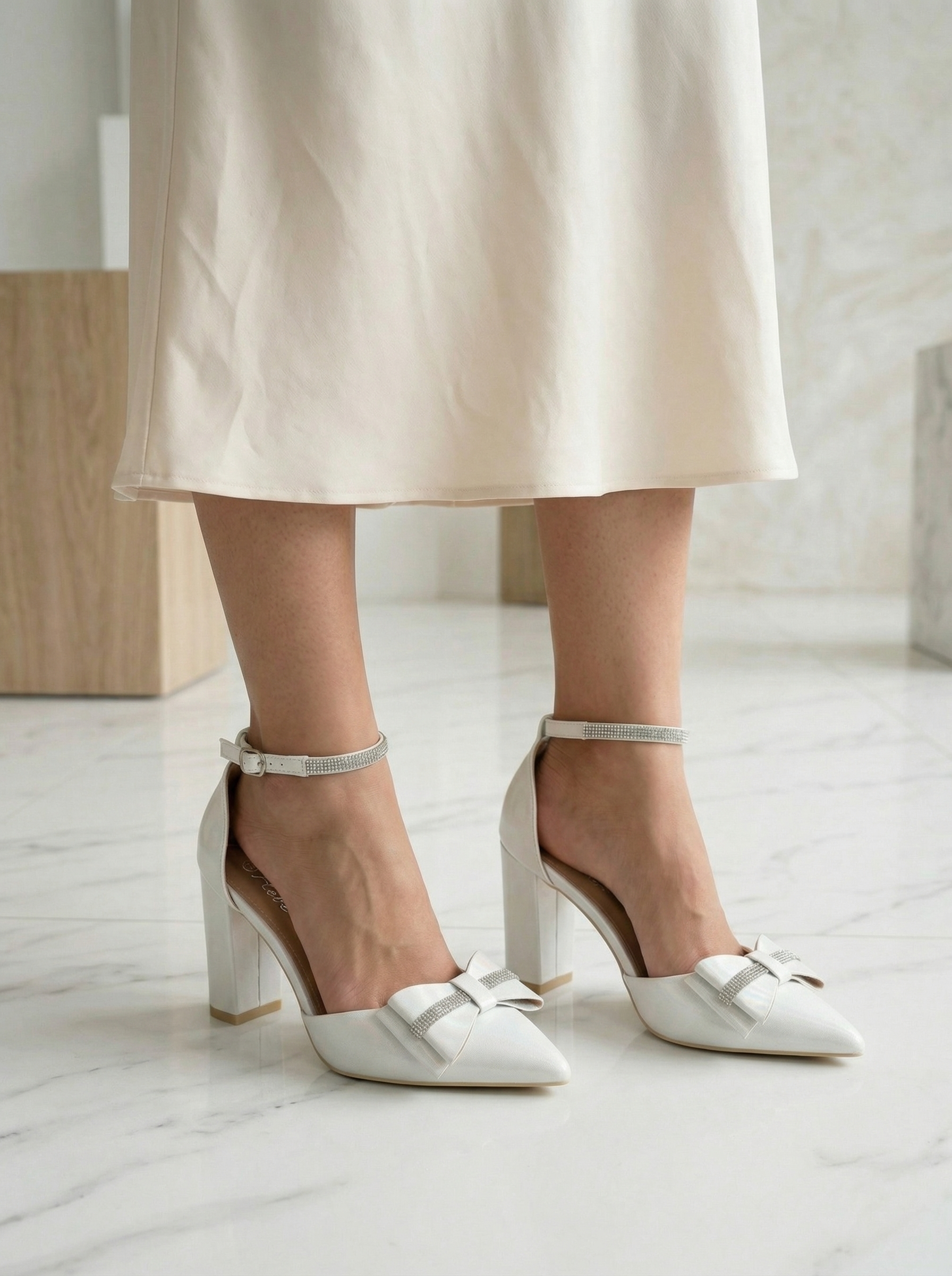 Дамски обувки с ток сребристи от еко кожа Elis #24673