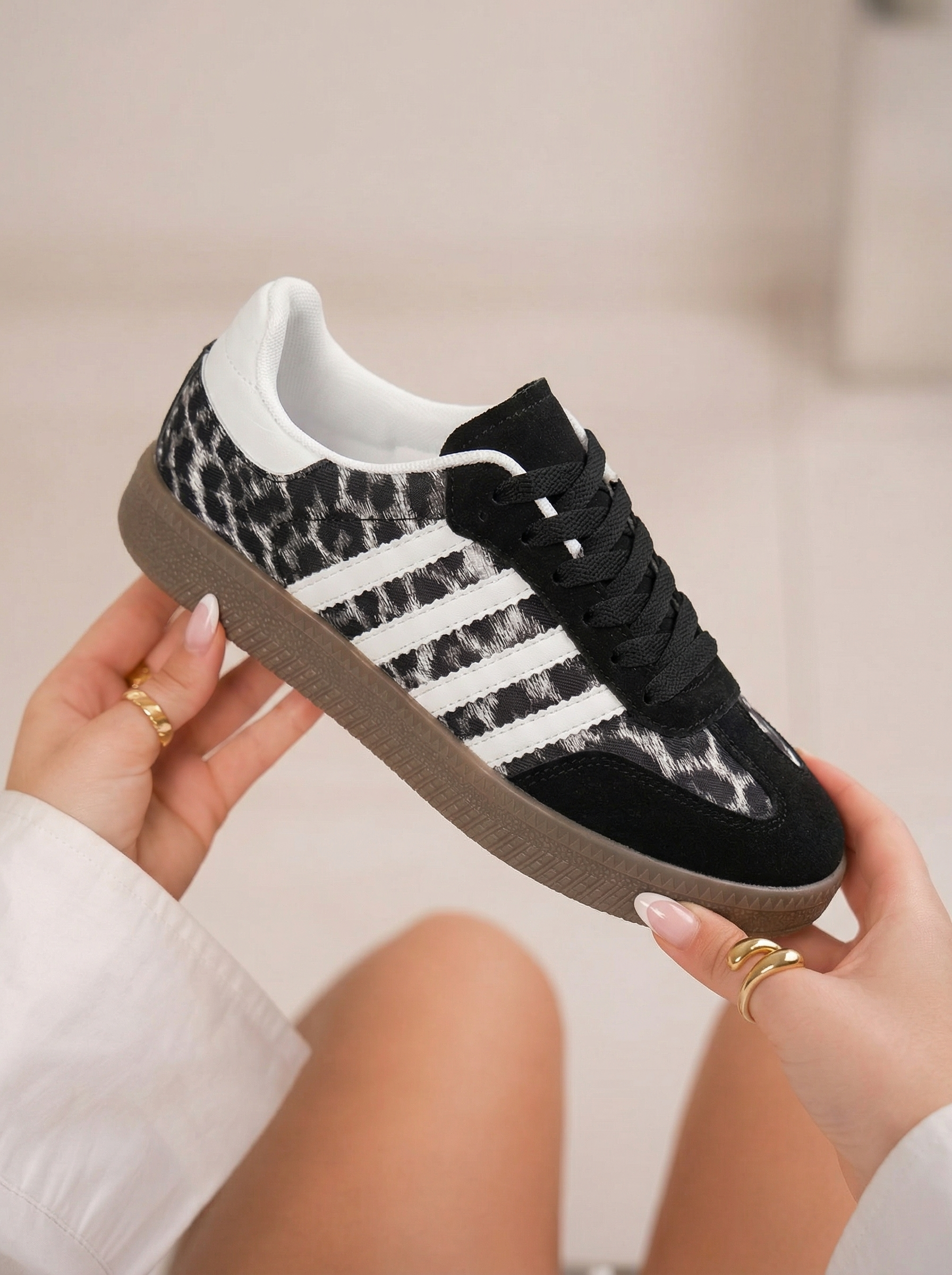 Дамски маратонки бели от обърната еко кожа Liza #24503