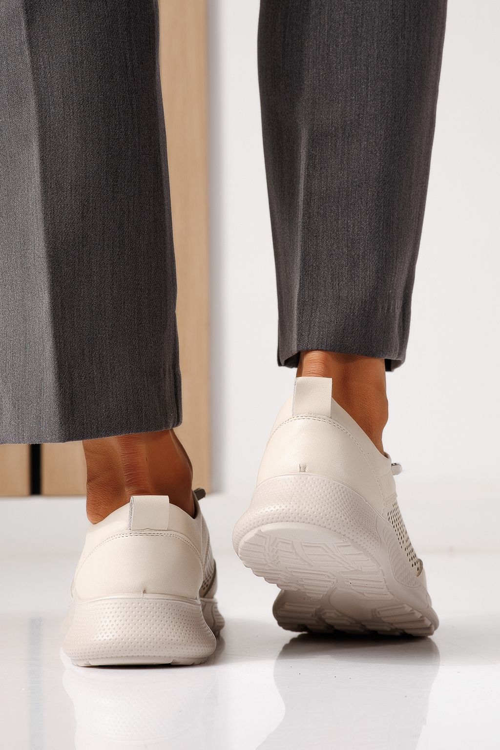 Всекидневни дамски обувки бежови  от еко кожа Catrina #24940