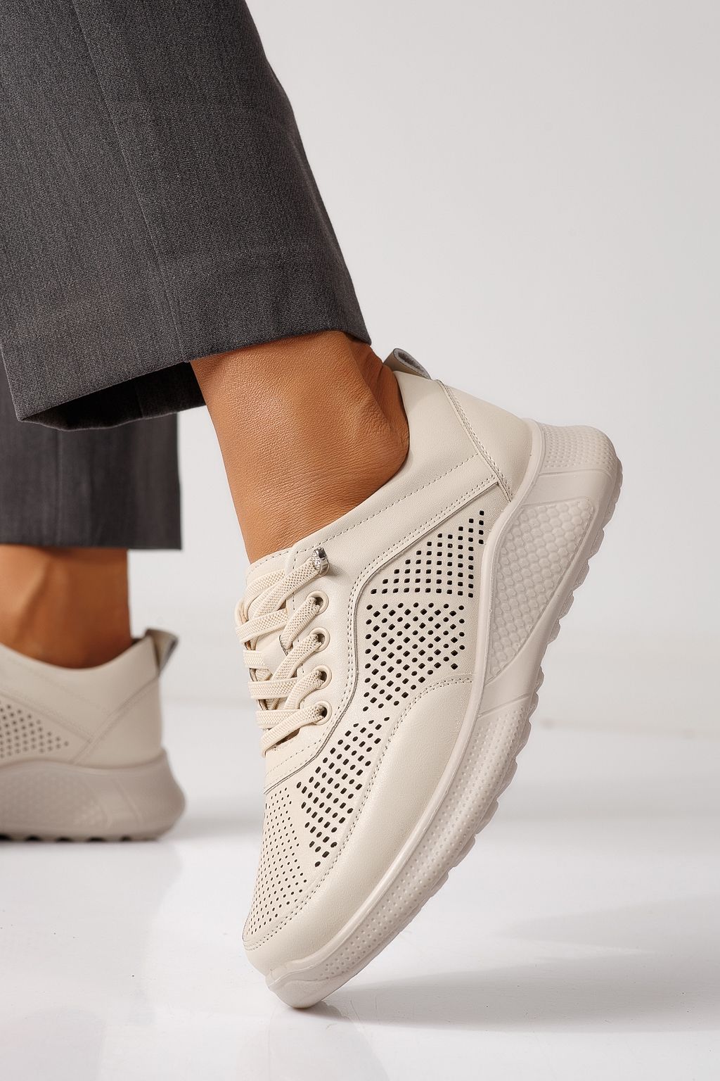 Всекидневни дамски обувки бежови  от еко кожа Catrina #24940