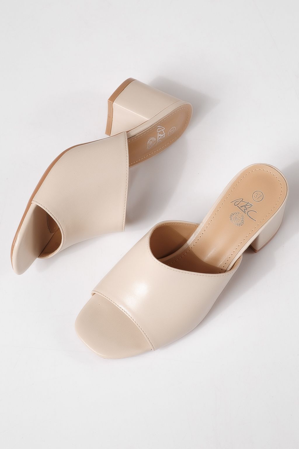 Дамски чехли с ток бежови от еко кожа Azelia #24746