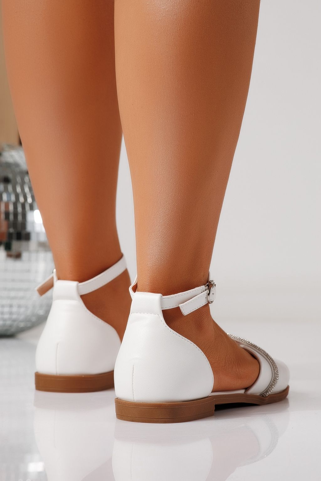 Дамски сандали с ниска подметка бели от еко кожа Aveline  #24711