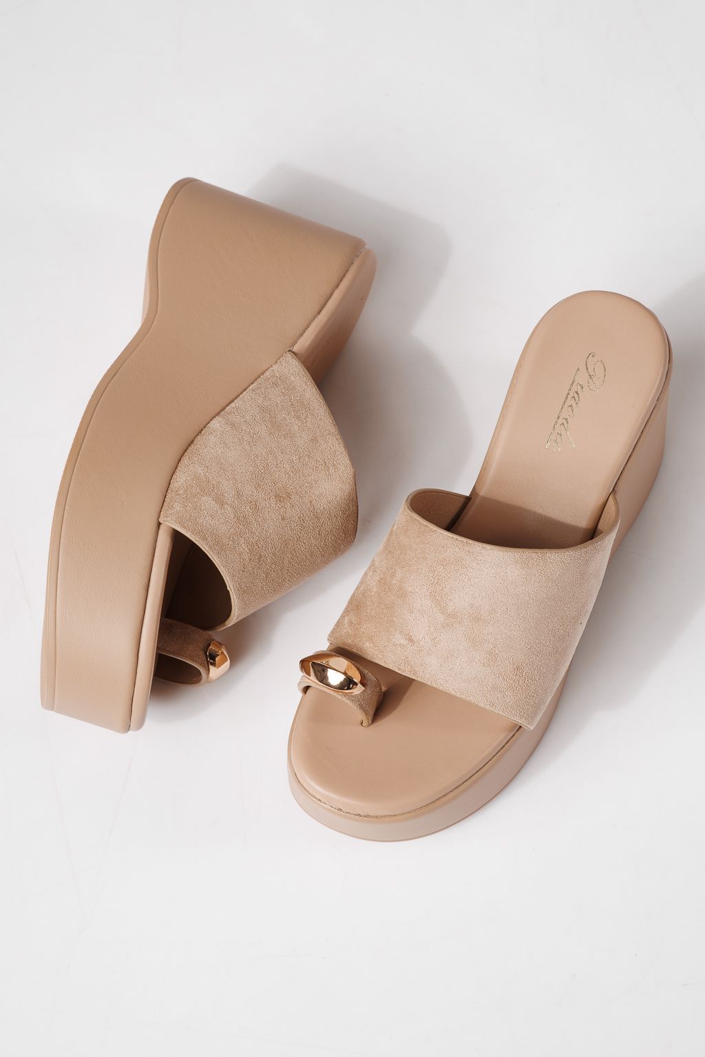 Дамски чехли с платформа бежови от обърната еко кожа Giulia #24972
