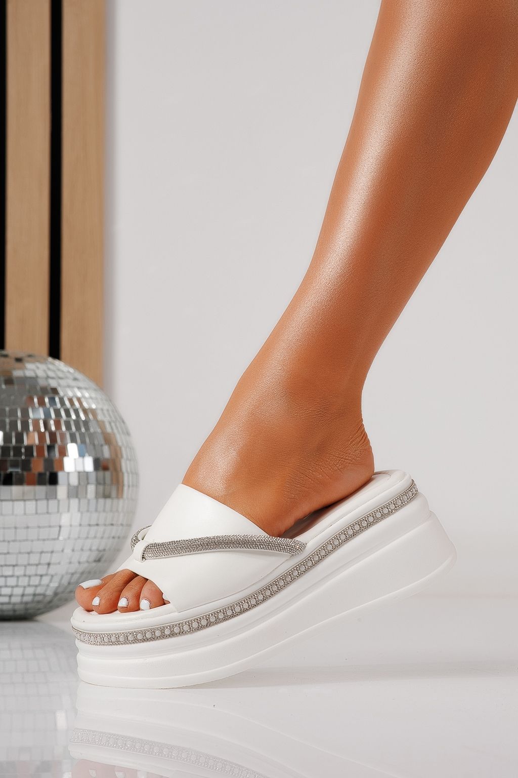 Дамски чехли с платформа бели от еко кожа Belina #24749