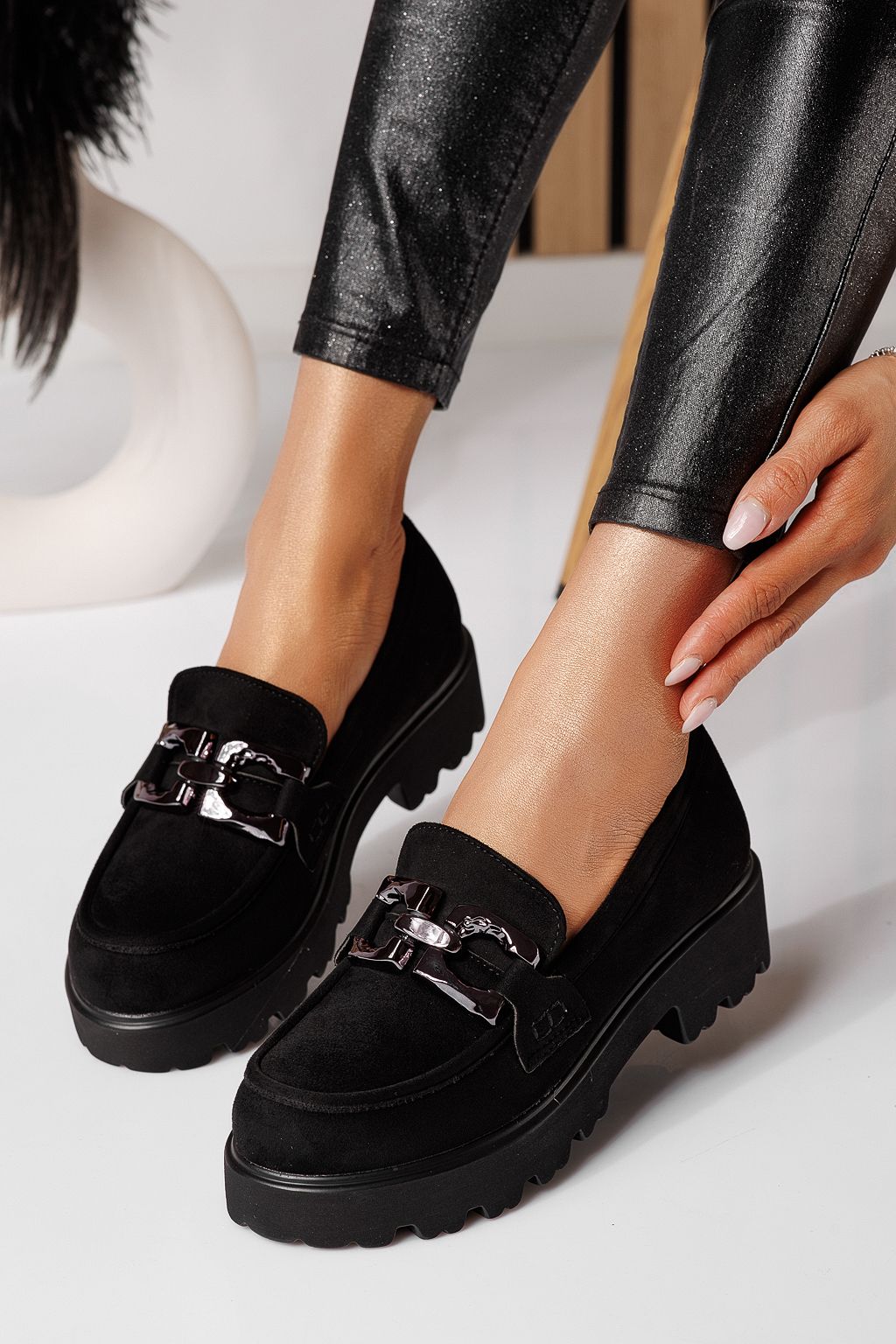 Всекидневни дамски обувки черни от обърната еко кожа Thalia #25131