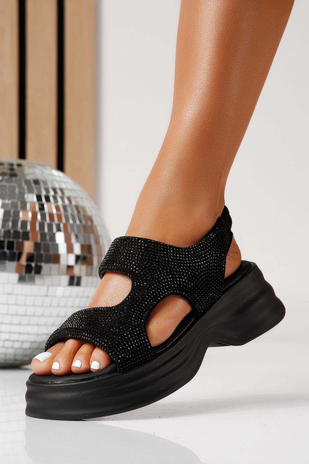 Дамски сандали с платформа черни от обърната еко кожа Beatriz #25203