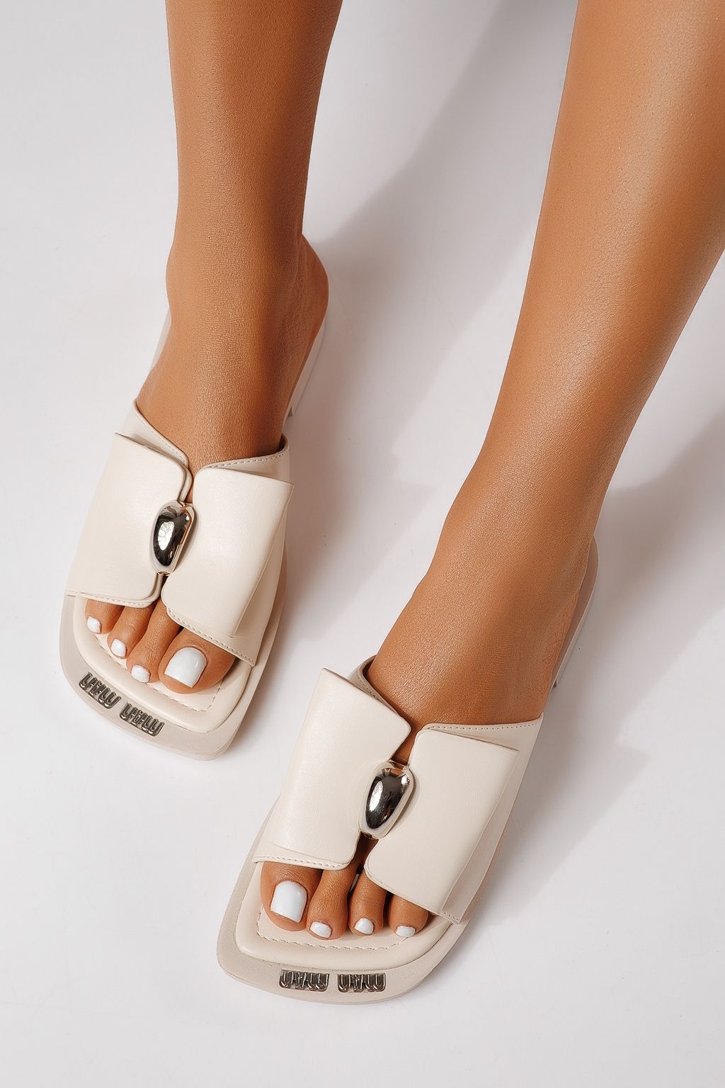 Дамски сандали с ниска подметка бежови от еко кожа Amaris #25167