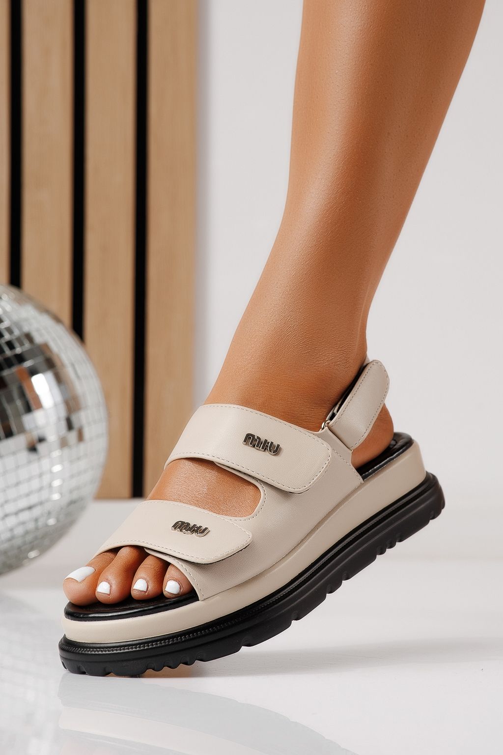 Дамски сандали с платформа бежови от еко кожа Clover #25083