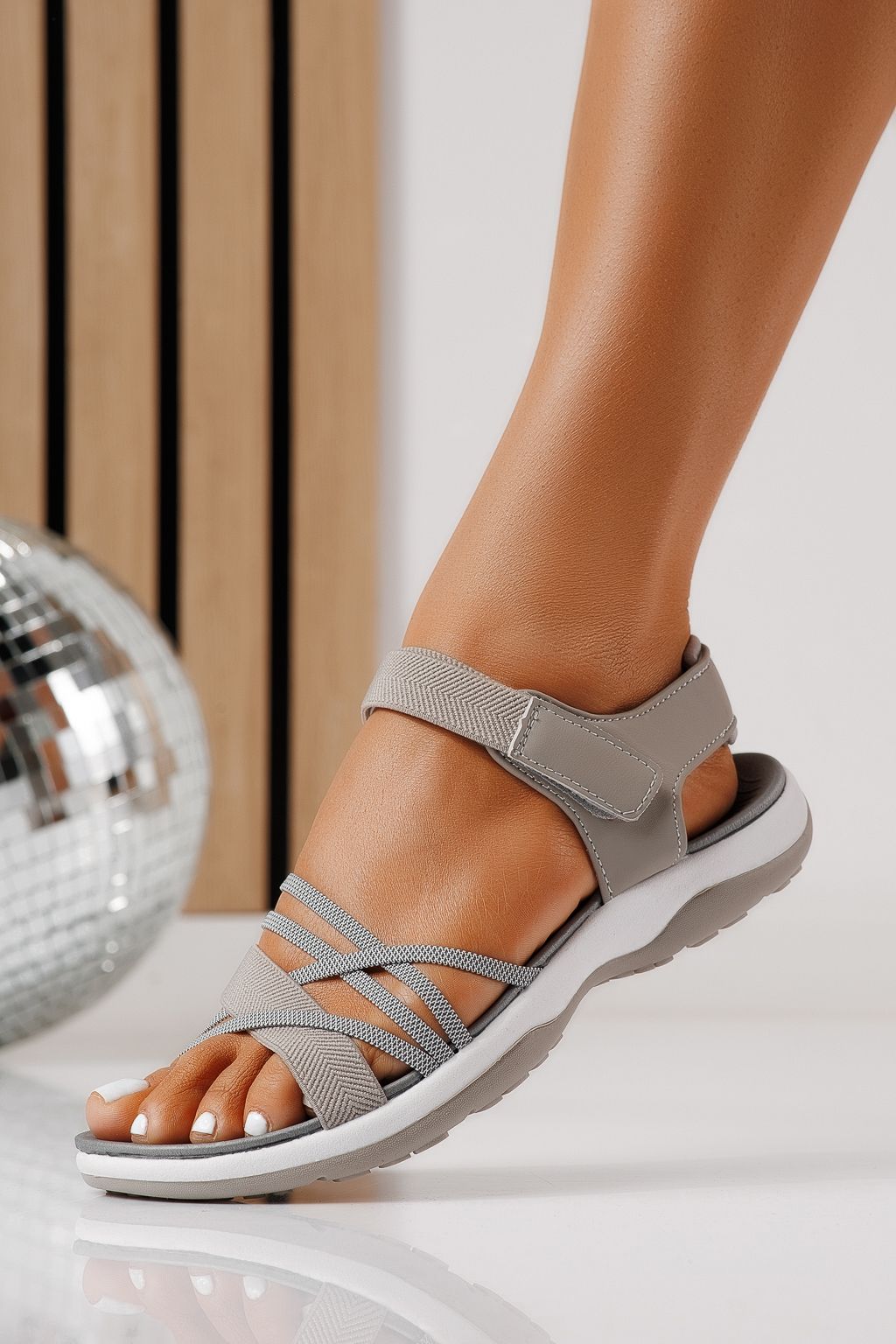 Дамски сандали с ниска подметка сиви от текстилен материал Calista #25148