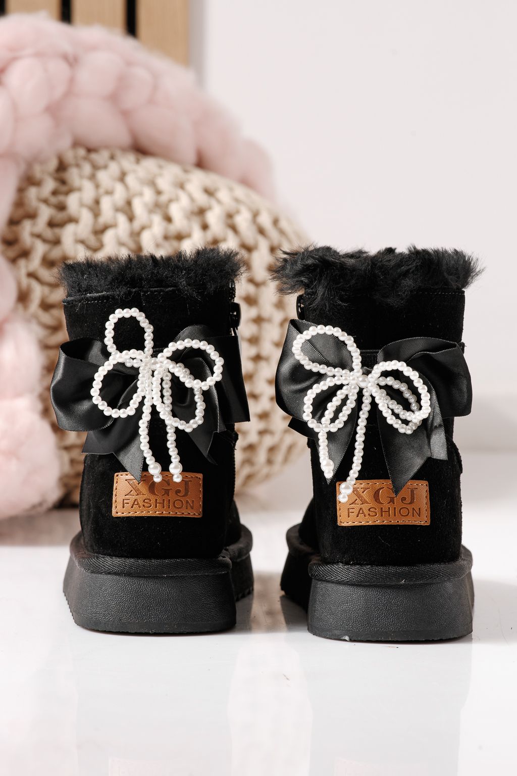 Ватирани боти за момичета тип Ugg черни от обърната естествена кожа Cora #30291