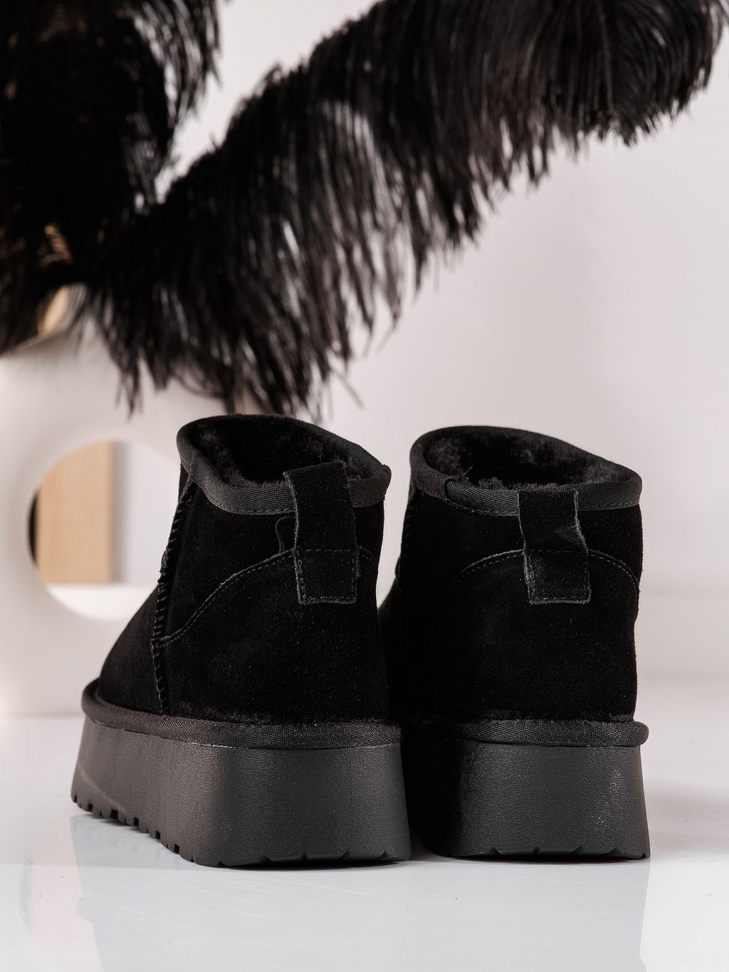 Къси дамски чизми, подплатени с пух тип UGG черни от обърната естествена кожа Felicia #30634