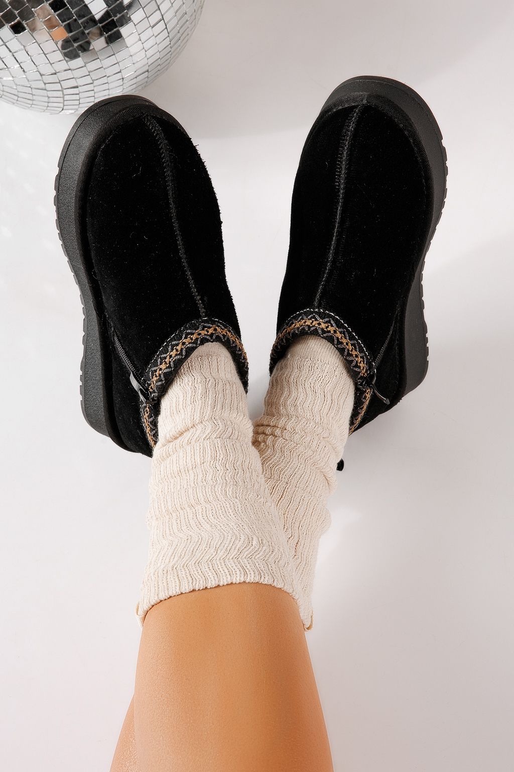 Ватирани къси дамски чизми тип UGG черни от обърната естествена кожа Inga #30570