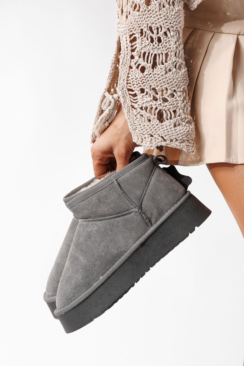 Къси дамски чизми подплатени с пух тип UGG сиви от обърната естествена кожа Flori #30796