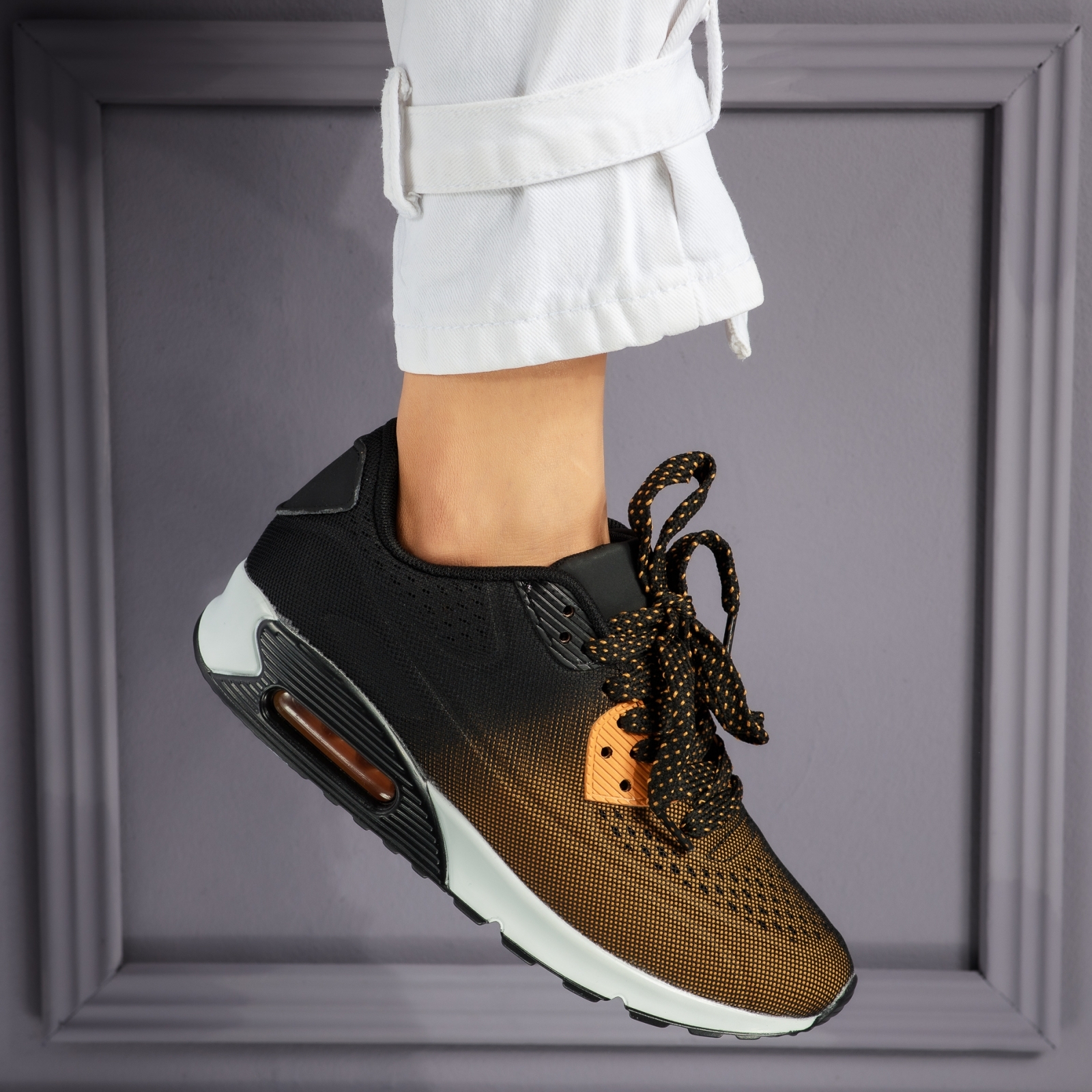 Дамски спортни обувки Lora Gбелинаn/черен #3759M