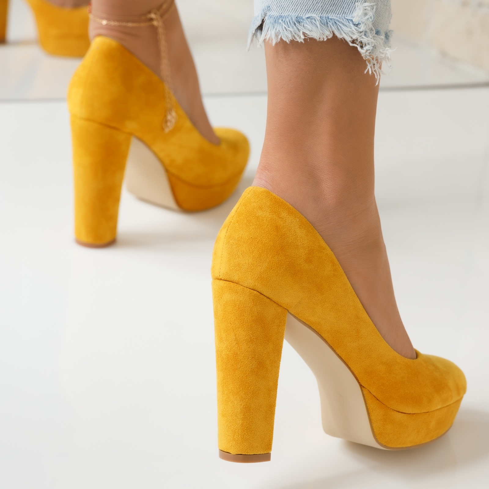 Дамски обувки с масивен ток Iulia цвят горчица #3832M