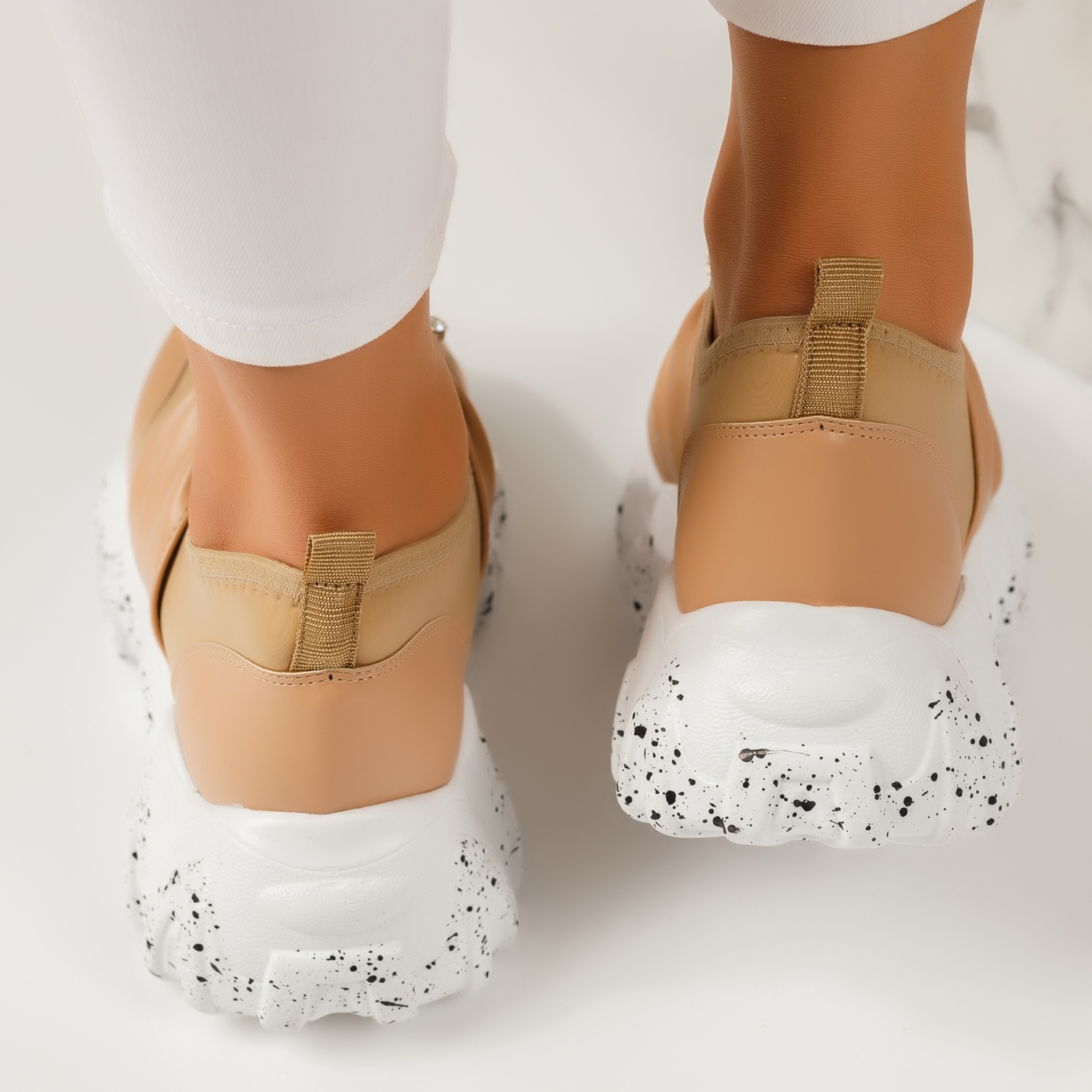 Дамски спортни обувки Agata бежово #4447M