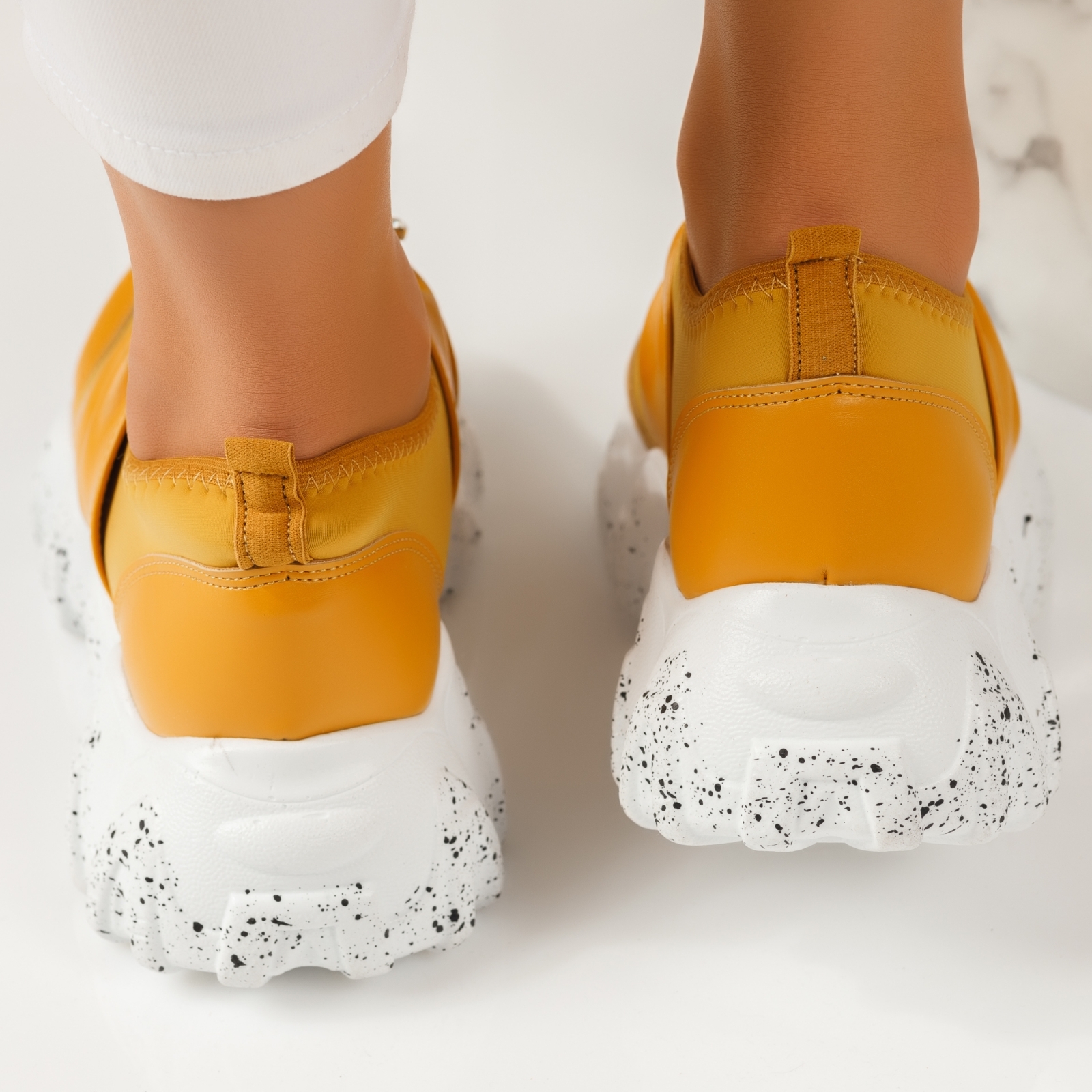 Дамски спортни обувки Agata Gбелинаni #4445M