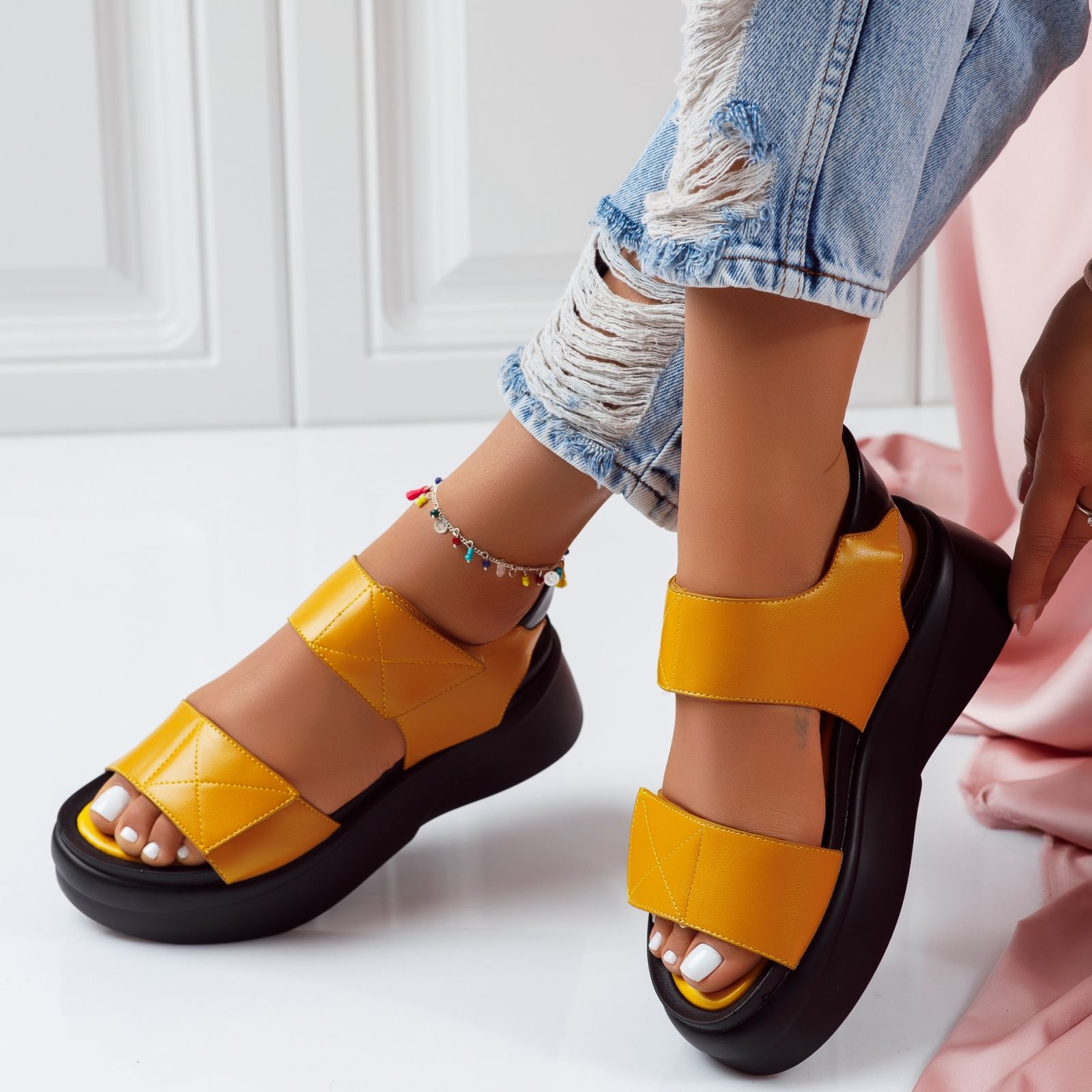 Дамски сандали с платформата Melanie Gбелиne #5132M
