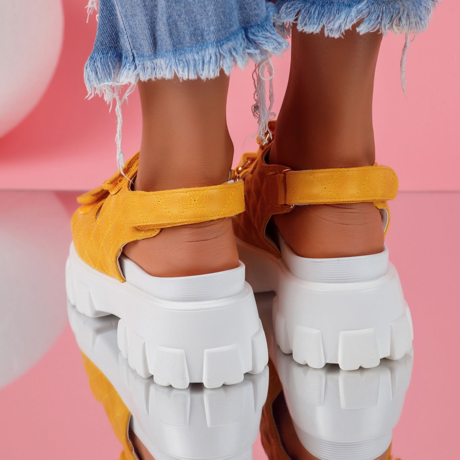Дамски сандали с платформата Malia Gбелиne #5332M