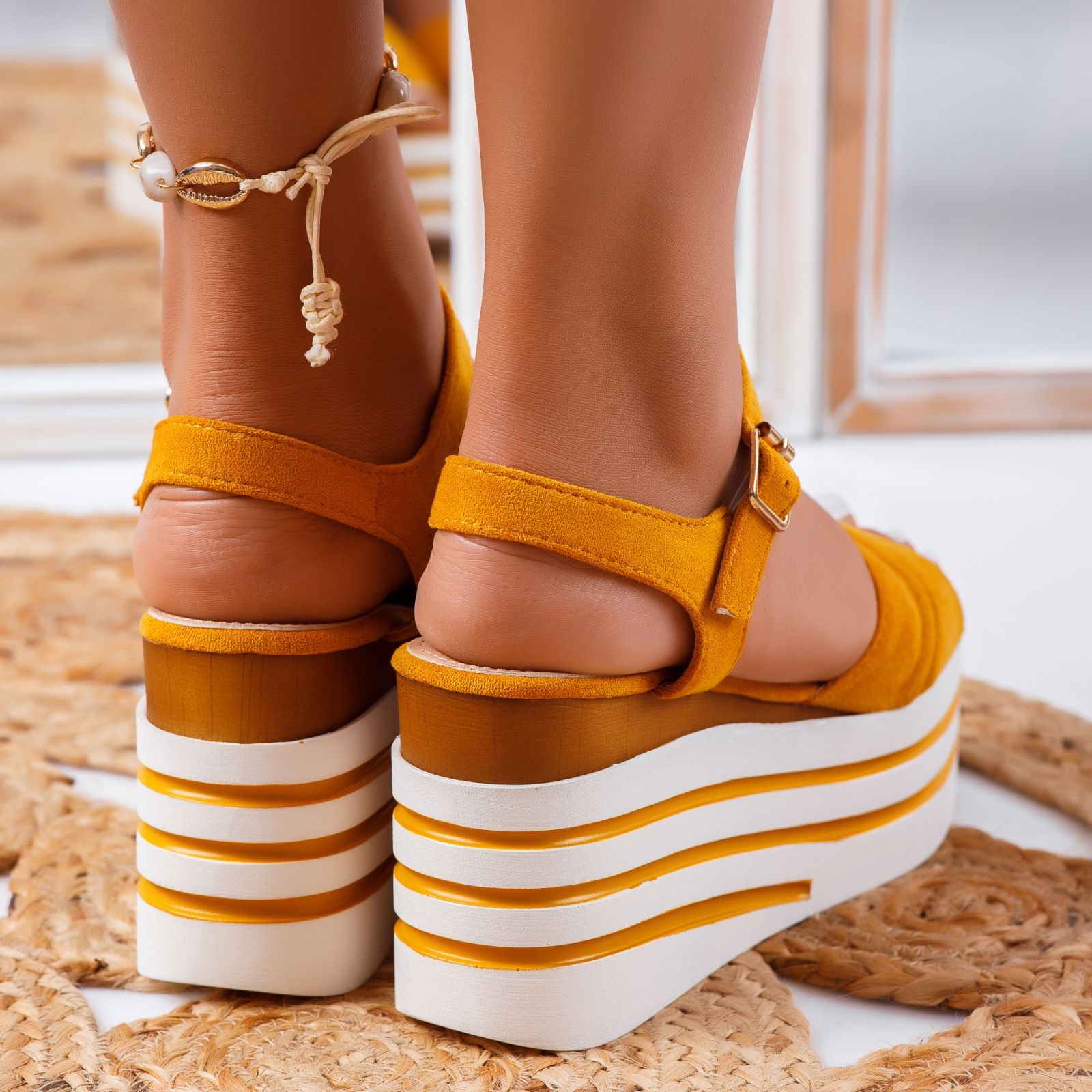 Дамски сандали с платформата Milan Gбелиne #5401M