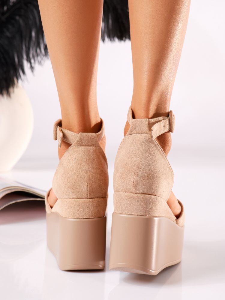 Дамски сандали с платформа бежови от обърната еко кожа Reese #19086