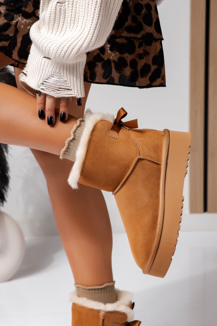 Къси дамски чизми одплатени с пух, тип UGG кафяви от обърната естествена кожа Camila #22625