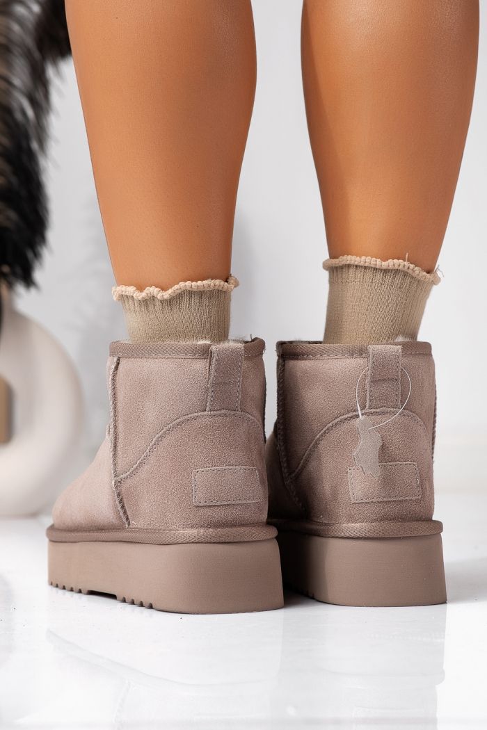 Къси дамски чизми одплатени с пух, тип UGG бежови от обърната естествена кожа Brittany #22621