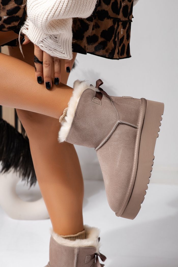 Къси дамски чизми одплатени с пух, тип UGG бежови от обърната естествена кожа Camila #22624