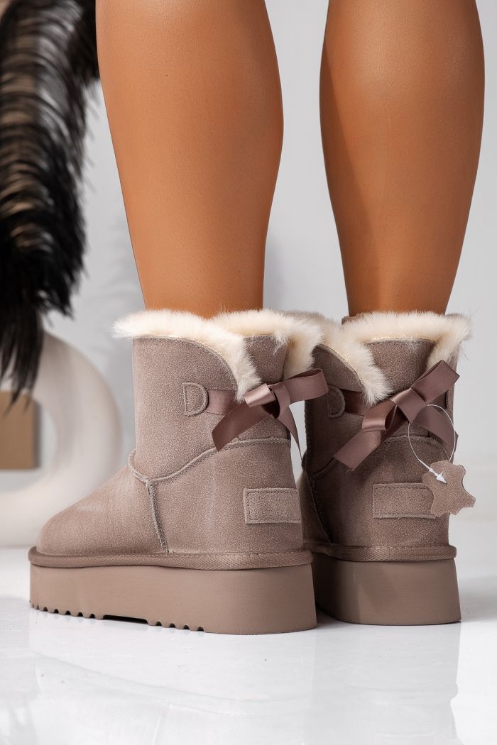 Къси дамски чизми одплатени с пух, тип UGG бежови от обърната естествена кожа Camila #22624