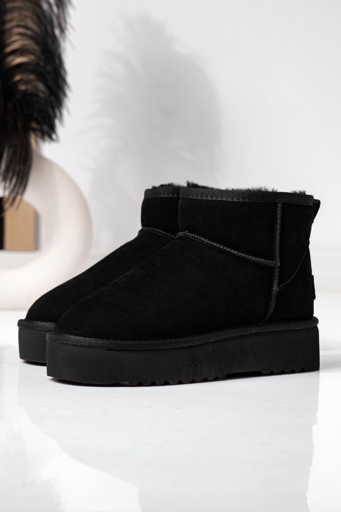 Къси дамски чизми одплатени с пух, тип UGG черни от обърната естествена кожа Brittany	 #22619