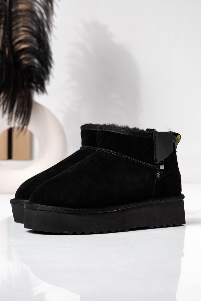 Къси дамски чизми одплатени с пух, тип UGG черни от обърната естествена кожа Carolina #22633