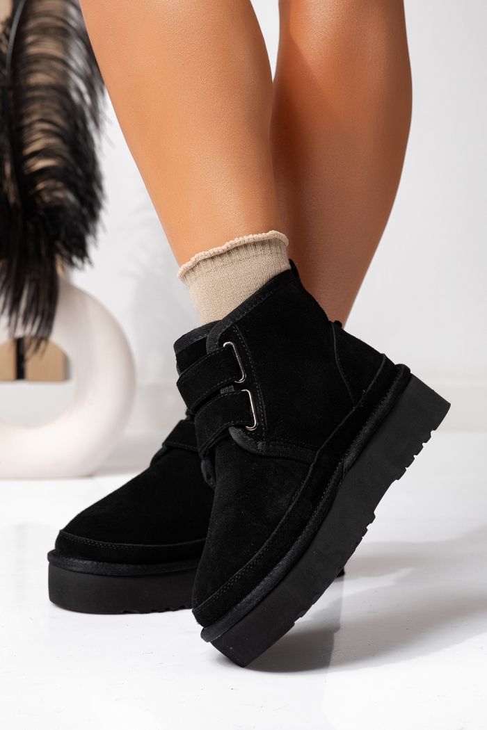 Къси дамски чизми одплатени с пух, тип UGG черни от обърната естествена кожа Carla #22628