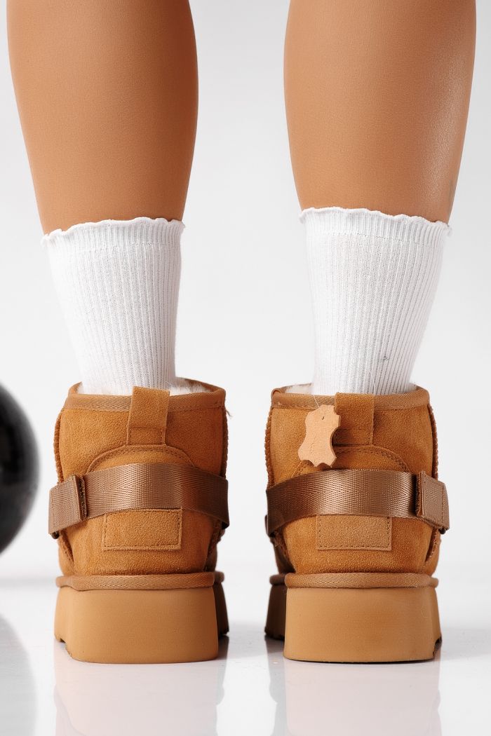Къси дамски чизми подплатени с пух тип UGG кафяви от обърната естествена кожа Dorothea #22697