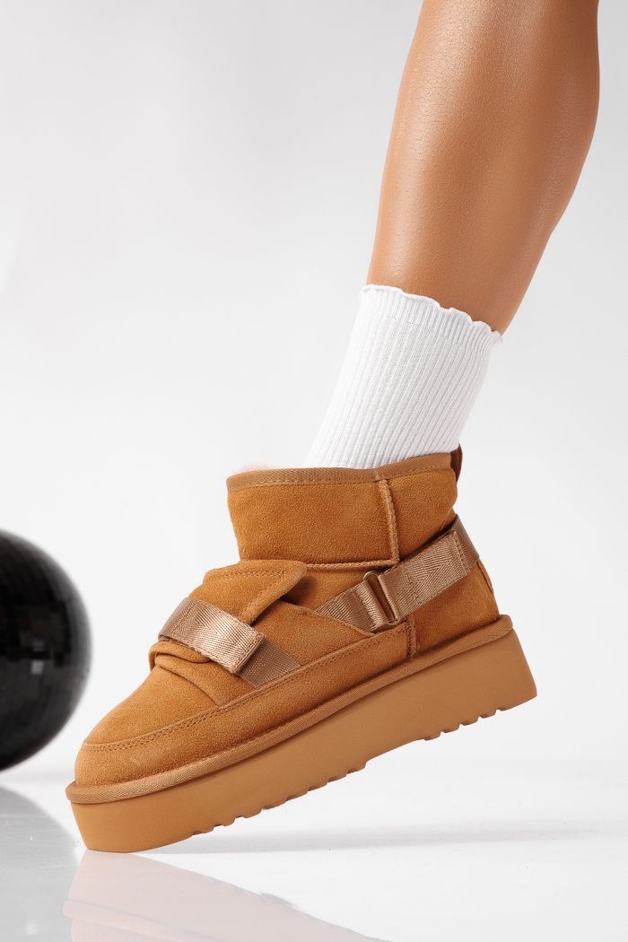Къси дамски чизми подплатени с пух тип UGG кафяви от обърната естествена кожа Dorothea #22697