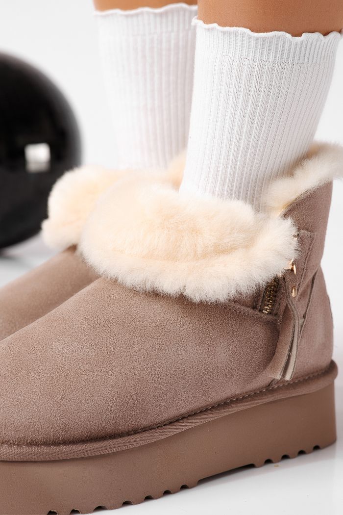 Къси дамски чизми подплатени с пух тип UGG бежови от обърната естествена кожа Delia #22694