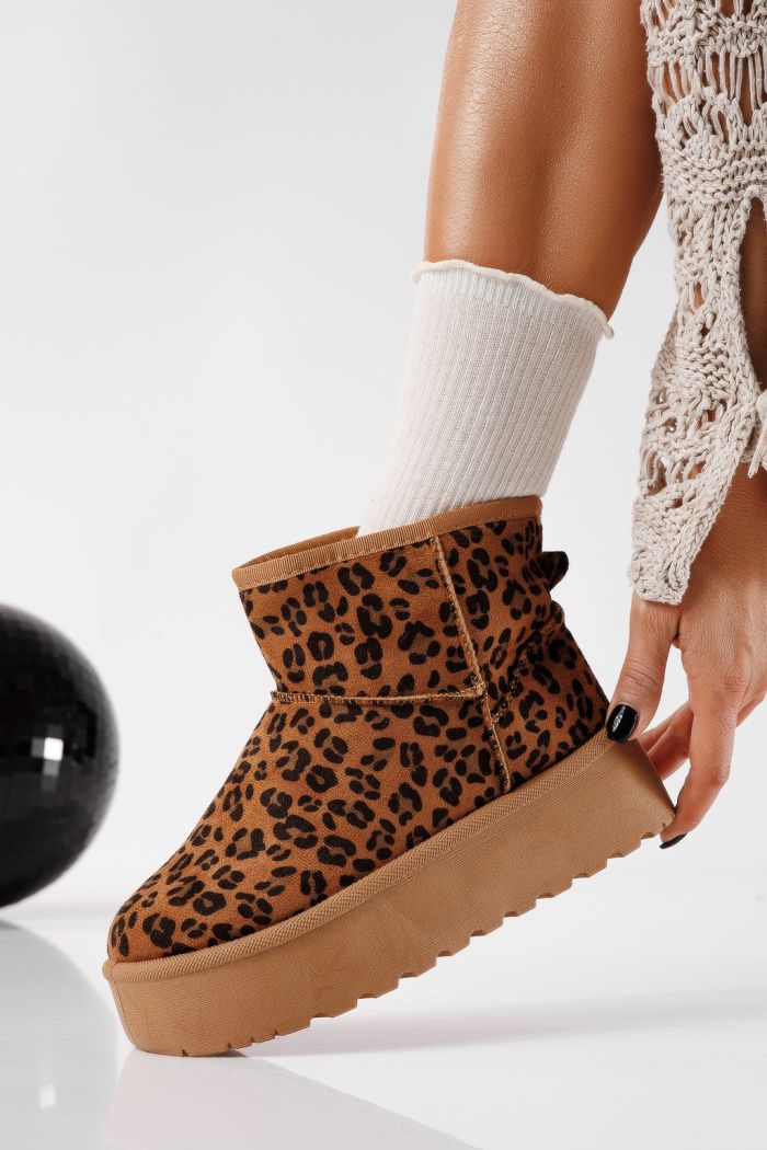 Ниски дамски чизми подплатени с пух тип UGG леопард от обърната еко кожа Ariana #22753