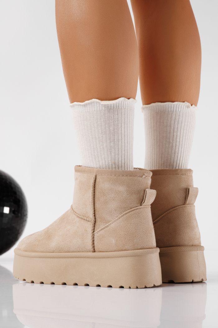 Ниски дамски чизми подплатени с пух тип UGG бежови от обърната еко кожа Ariana #22751