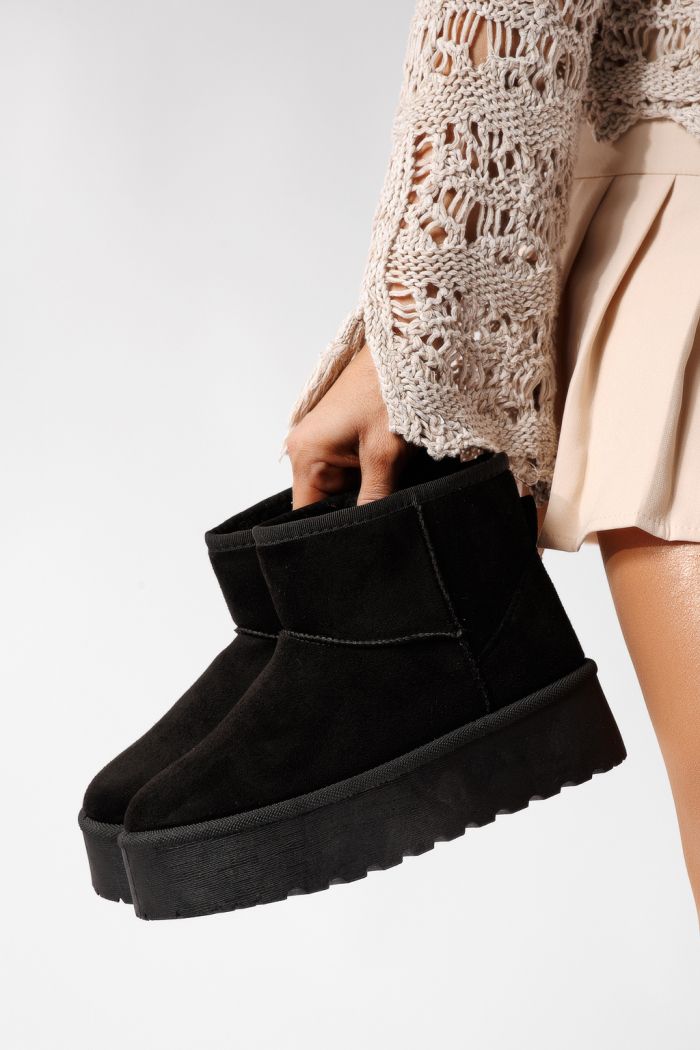 Ниски дамски чизми подплатени с пух тип UGG черни от обърната еко кожа Ariana #22748