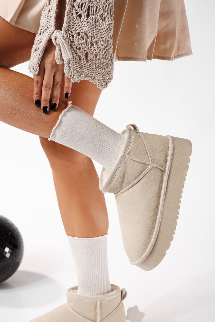 Къси дамски чизми подплатени с пух тип UGG бежови от обърната естествена кожа Flori #22804